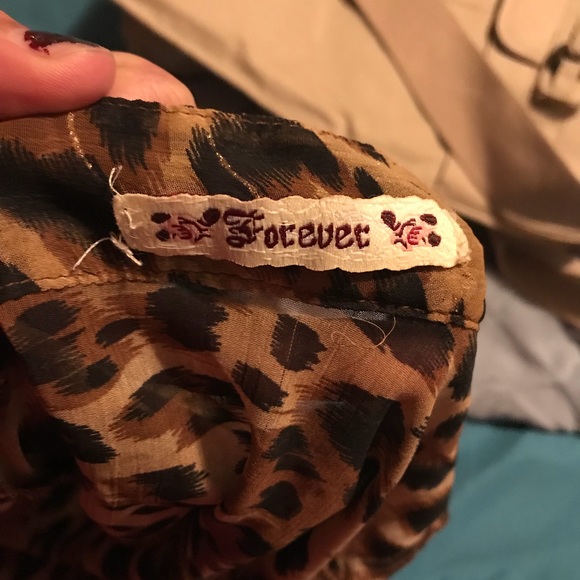 🌹Just in - Forever 21 Leopard print top, L - Picture 8 of 8